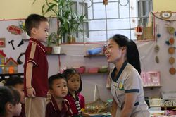 Thầy cô giữa 'tòa án mạng xã hội' và lời nhắc về nhân cách nhà giáo thời AI