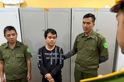 TP. Huế: Bố đưa con đi học, tiện tay cướp giật luôn dây chuyền của bạn cùng trường