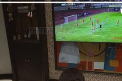 Việt Nam 2-0 Lào, Hoàng Hên gây sốt khi cổ vũ từ xa