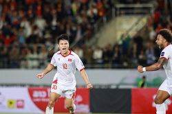 Việt Nam 2-0 Lào: Tuấn Hải trở lại với xe đạp chổng ngược
