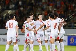 Việt Nam thắng Lào 2-0 nhưng dấu hỏi cũ vẫn ám ảnh