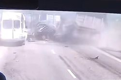 Tai nạn liên hoàn trên cao tốc, CSGT phân luồng phương tiện xuống các nút giao Diễn Châu và Quỳnh Lưu