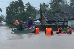 Mưa lớn, sạt lở khiến 21 người chết và mất tích, hơn 43.000 nhà bị ngập