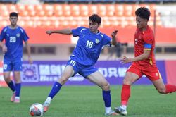 Tin nóng bóng đá Việt Nam hôm nay 21/11: Văn Trường chính thức vắng mặt SEA Games 33; Tuyển nữ Việt Nam thay đổi nhân sự