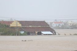 Nhiều khu vực ở Đắk Lắk vẫn ngập sâu trong nước lũ