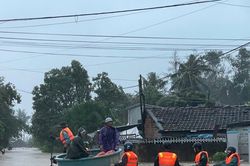 Thủ tướng Phạm Minh Chính: Tập trung cao nhất cho cứu người, tiếp cận ngay mọi khu vực bị cô lập do mưa lũ