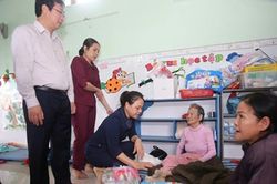 Lãnh đạo Ủy ban Trung ương MTTQ Việt Nam động viên đồng bào Khánh Hòa bị thiệt hại do mưa lũ