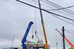 Công ty Truyền tải điện 3 khẩn trương ứng cứu phương tiện, huy động cano hỗ trợ công tác cứu trợ người dân