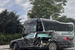Xác định danh tính người đàn ông tử vong ngồi ghế sau vụ xe Mercedes Maybach S600 tông vào xe khách ở Quảng Ninh