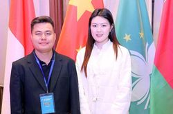 Lại Lý Huynh đánh cặp với mỹ nhân cờ tướng Trung Quốc, bất bại ở giải đấu 1,5 tỷ tiền thưởng