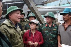 Khẩn trương hỗ trợ người dân sửa nhà, phục hồi sản xuất và phòng dịch sau lũ