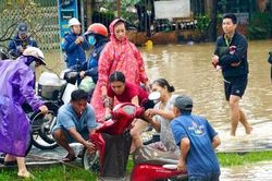 Mưa lũ lịch sử tại miền Trung: Hàng cứu trợ quốc tế đến với bà con tỉnh Gia Lai, Đắk Lắk