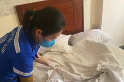 Em bé chào đời ngay tại khách sạn sơ tán lũ ở Nha Trang