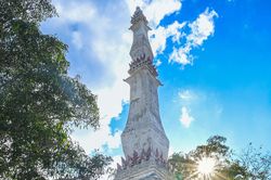 Tháp cổ Mường Luân bên dòng sông Mã
