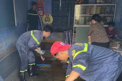 Đội Chữa cháy và Cứu nạn, cứu hộ khu vực 5 chung tay hỗ trợ khắc phục hậu quả mưa lũ