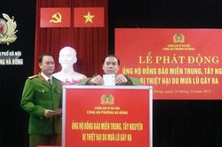 Công an phường Hà Đông phát động ủng hộ đồng bào miền Trung - Tây Nguyên bị thiệt hại do mưa lũ