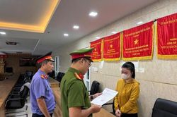 Buôn bán thuốc lá lậu, một tiểu thương bị khởi tố