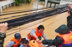 Công ty Yến sào Khánh Hòa trao gửi nghĩa tình tới người dân vùng lũ