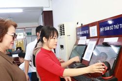 Chủ động tuyển dụng, ký hợp đồng lao động để bổ sung nhân lực có chuyên môn cho cấp xã