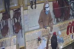 Truy tìm nam thanh niên bịt mặt cướp tiệm vàng