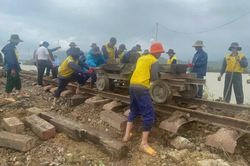 800 công nhân tham gia khắc phục tuyến đường sắt Bắc-Nam