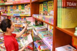 Bộ GD&ĐT sẽ cấp phát miễn phí toàn bộ sách giáo khoa cho học sinh vùng lũ
