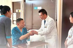 Bệnh nhân Trung Quốc cảm ơn y, bác sĩ Việt Nam