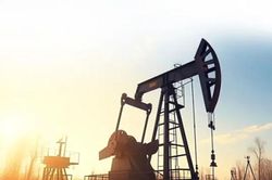 Giá dầu giữ ổn định khi giới đầu tư kỳ vọng hòa đàm Ukraine và Fed hạ lãi suất