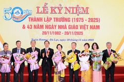 Hành trình 50 năm của lá cờ đầu ngành giáo dục Lâm Ðồng