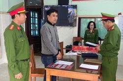 Nhờ đứng tên sổ đỏ vay giúp 450 triệu, chủ đất có nguy cơ mất trắng