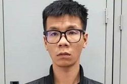 Lái xe ôm nổi lòng tham chiếm đoạt điện thoại của khách