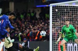 Chelsea 3-0 Barcelona: Estevao rực sáng, Araujo thẻ đỏ