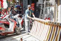 Gỡ mái che, 'đòi' lại vỉa hè ở Hà Nội: Nên làm đại trà luôn thay vì thí điểm