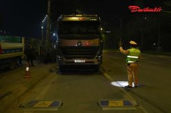 CSGT Hà Nội đồng loạt ra quân xử lý hàng loạt xe quá tải, che biển số