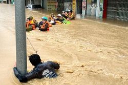 Trong tâm cơn 'đại hồng thủy': Tính mạng của nhân dân là trên hết, trước hết