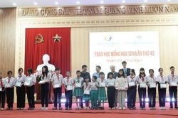 Trao 170 suất học bổng cho học sinh có hoàn cảnh khó khăn