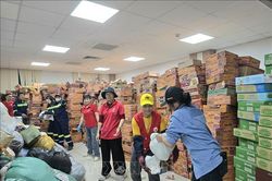 Liên tục các chuyến hàng cứu trợ từ đất Mỏ vào vùng lũ Lâm Đồng