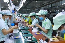 Doanh nghiệp không được tùy ý điều chuyển người lao động