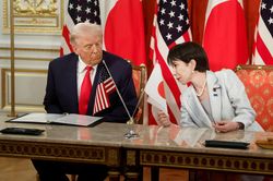Ông Trump khuyên Thủ tướng Nhật 'hạ nhiệt' các tuyên bố liên quan Đài Loan