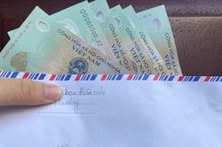 Bạn thân truy hỏi tiền phúng viếng, cô gái tá hỏa về chiếc phong bì bị rút lõi