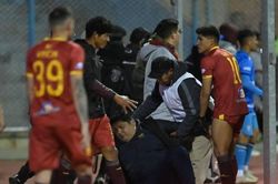 17 thẻ đỏ ở trận đấu của giải Bolivia