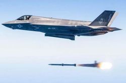 Tại sao Ba Lan phải nâng cấp F-16 và mua thêm AIM-120D-3 đúng lúc Nga tung R-77M?