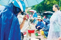 Đi chợ ngày lụt