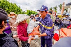 'Chính đồng bào vùng lũ đã tiếp thêm sức mạnh cho chúng tôi...'