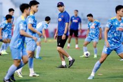 HLV Kim Sang Sik mất ngủ khi chốt danh sách U22 Việt Nam dự SEA Games 33