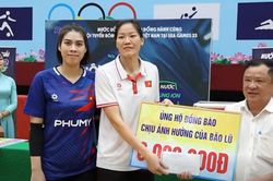 ĐT bóng chuyền nữ Việt Nam có hành động cao đẹp sau khi giành chiến thắng trước thềm SEA Games 2025