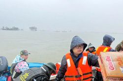 Chiến dịch tác nghiệp khẩn cấp: Khi phóng viên vừa đưa tin, vừa là cầu nối của tình người