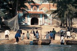 'Truy tìm Long Diên Hương' mất ngôi đầu phòng vé nhưng vẫn đạt mốc 165 tỷ