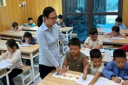Cô giáo Phạm Thị Huế: Vượt bóng tối để gieo chữ