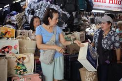 Đề xuất nâng doanh thu tính thuế hộ kinh doanh lên 500 triệu: Chuyên gia nói gì?